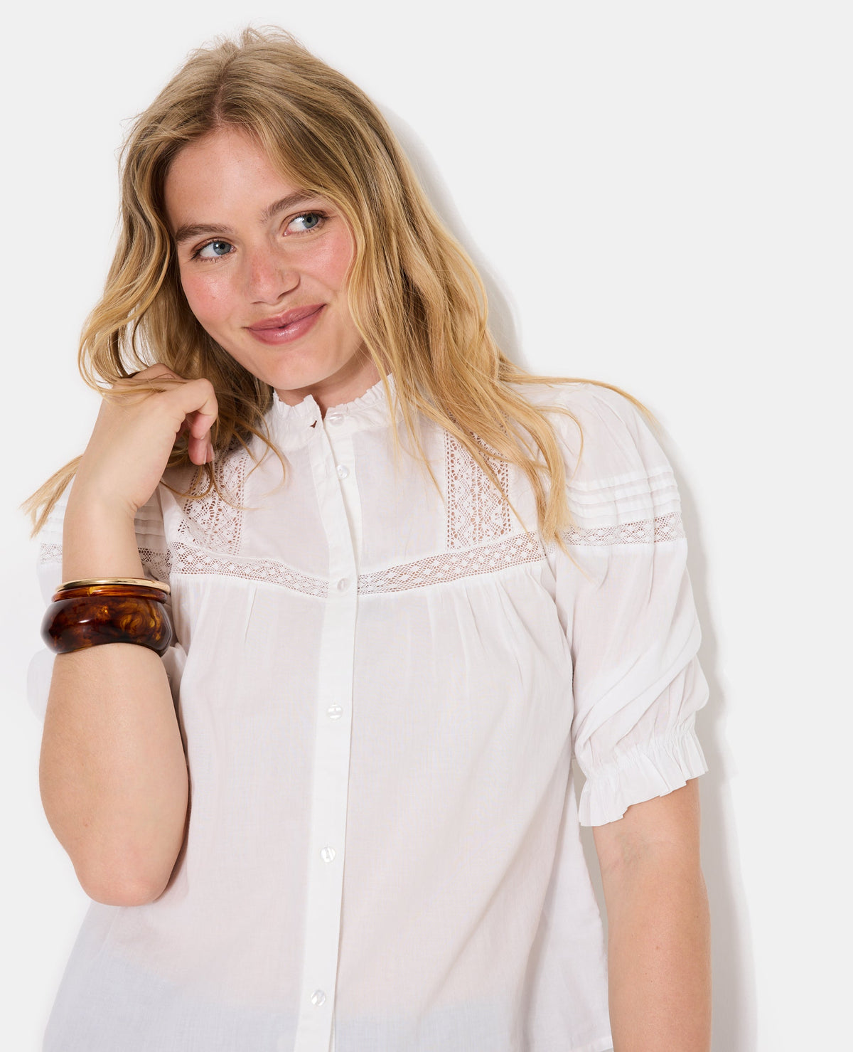 Blouse avec dentelle manches courtes ballons