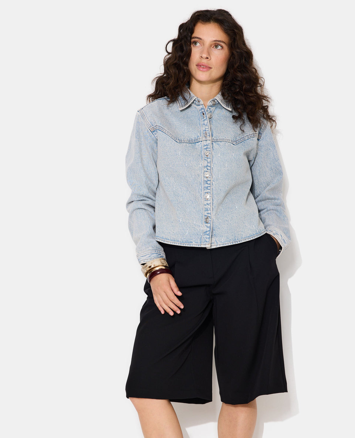 Chemise en jean avec strass en all over
