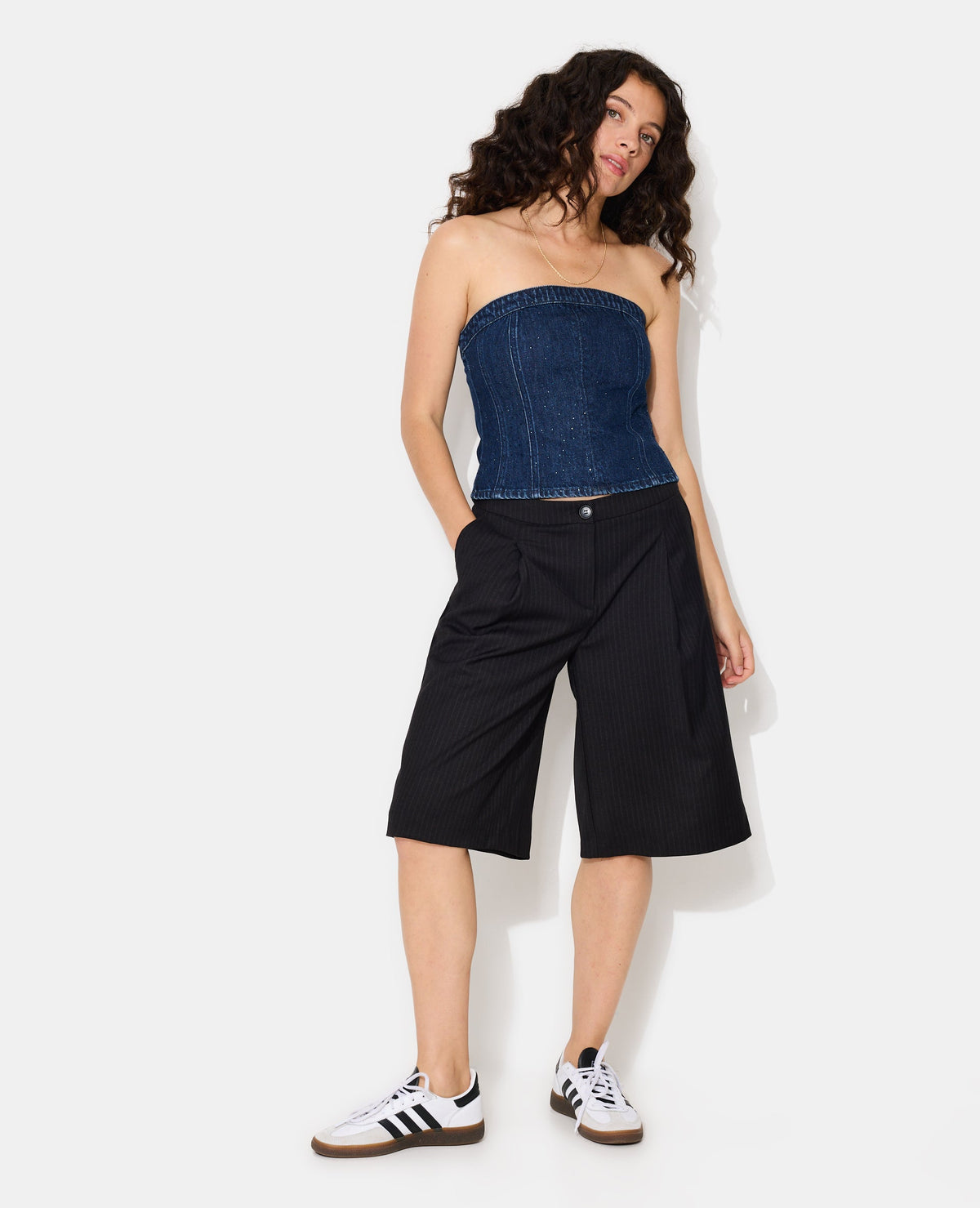 Top bustier en jean avec strass