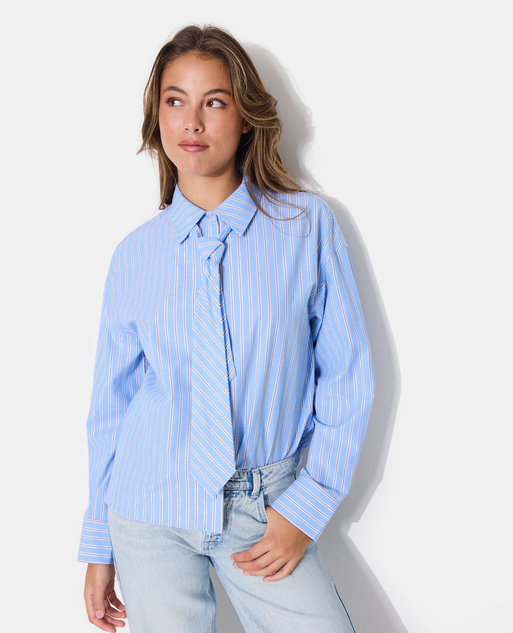 Chemise oversize rayée avec cravate
