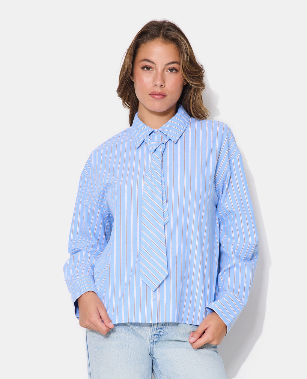Chemise oversize rayée avec cravate