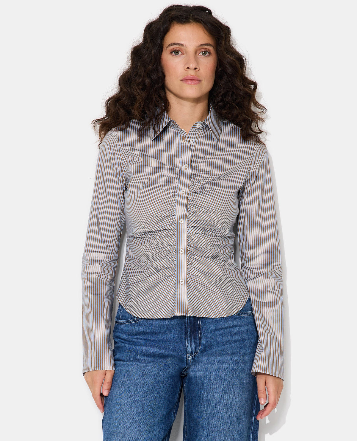 Chemise fittée rayée avec fronces