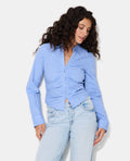 Chemise fittée rayée avec fronces et agrafes