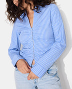 Chemise fittée rayée avec fronces et agrafes