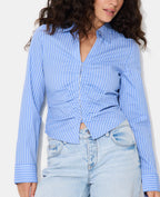 Chemise fittée rayée avec fronces et agrafes