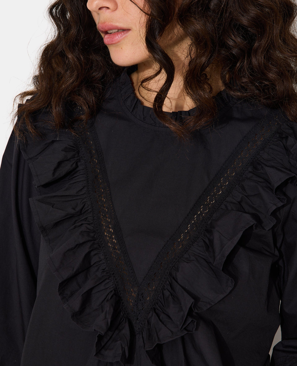 Blouse manches longues avec dentelle et volants