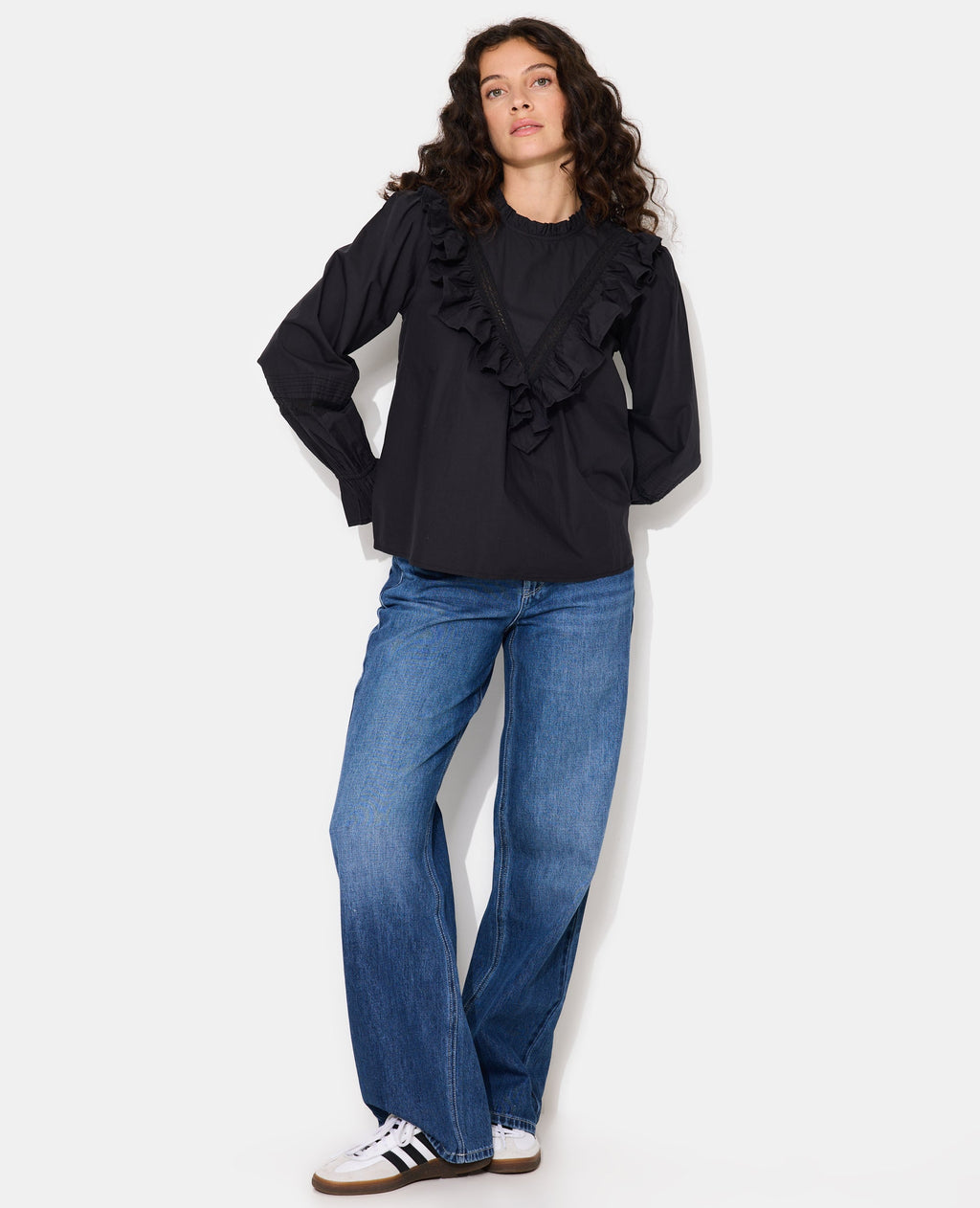 Blouse manches longues avec dentelle et volants