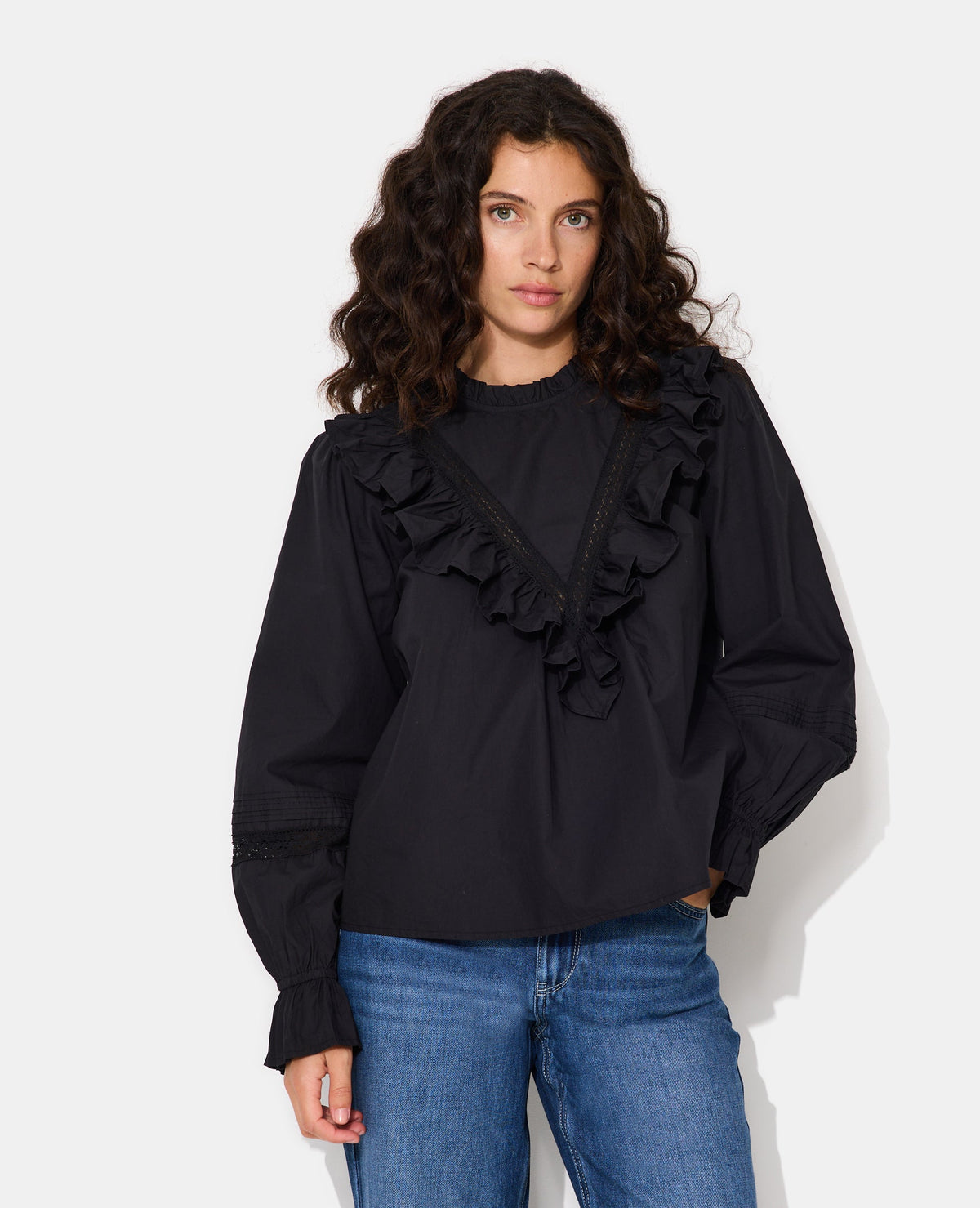 Blouse manches longues avec dentelle et volants
