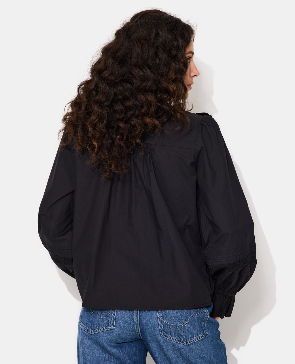 Blouse manches longues avec dentelle et volants