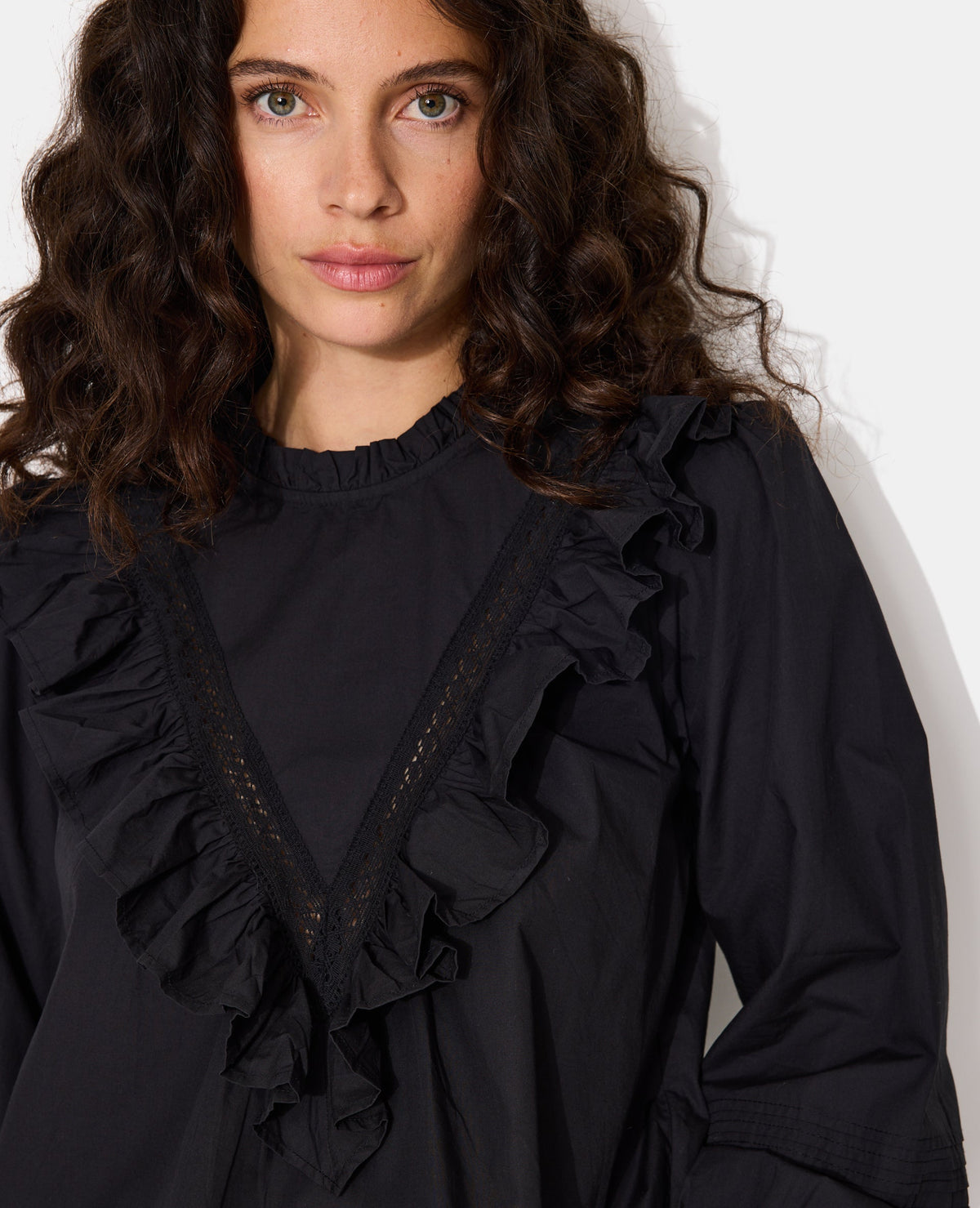 Blouse manches longues avec dentelle et volants