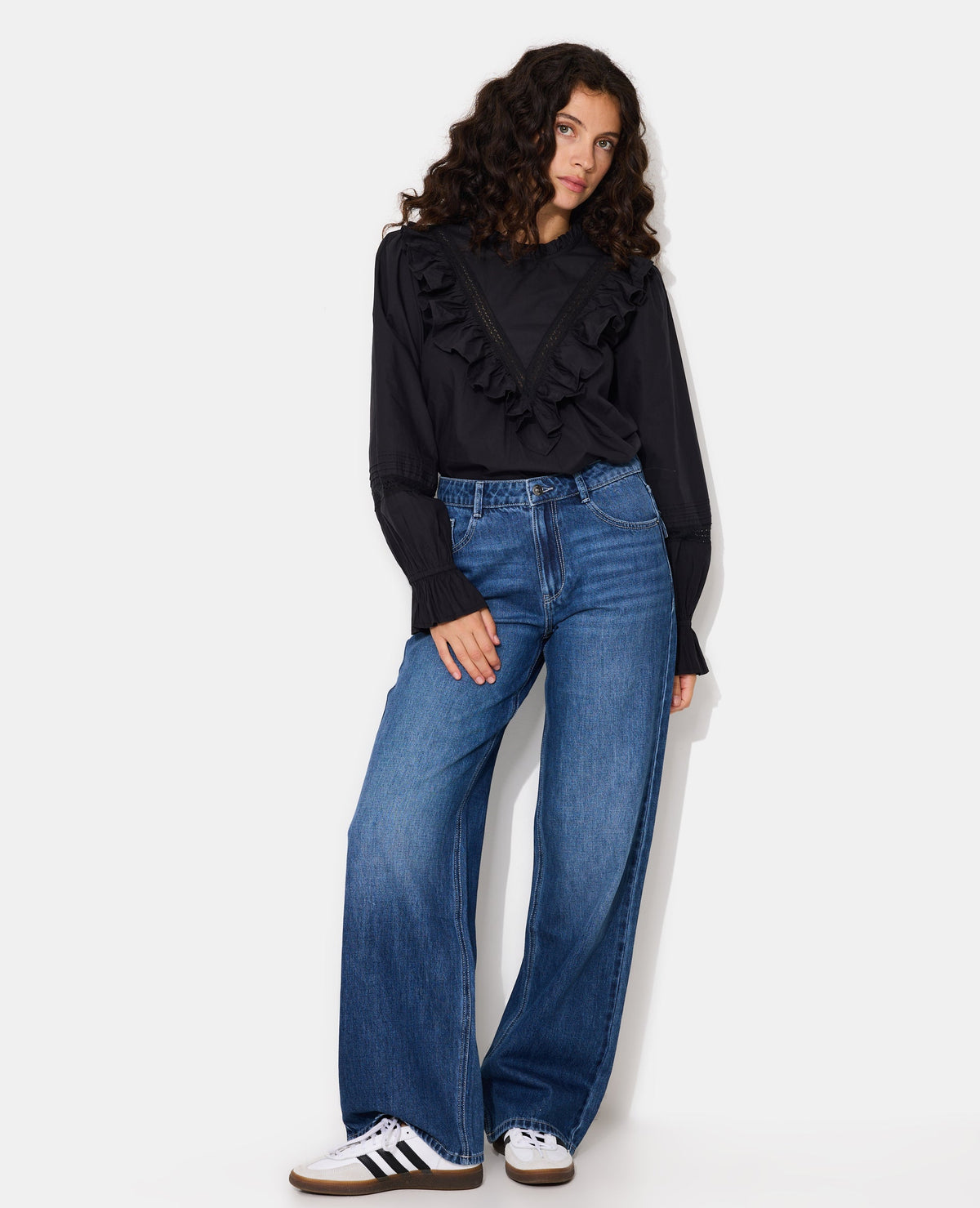 Blouse manches longues avec dentelle et volants
