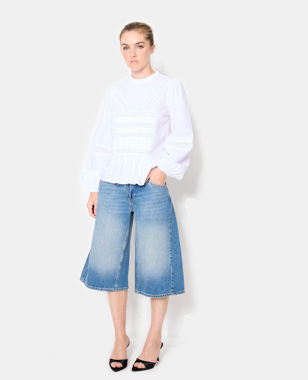 Blouse avec fronces, volants et broderies