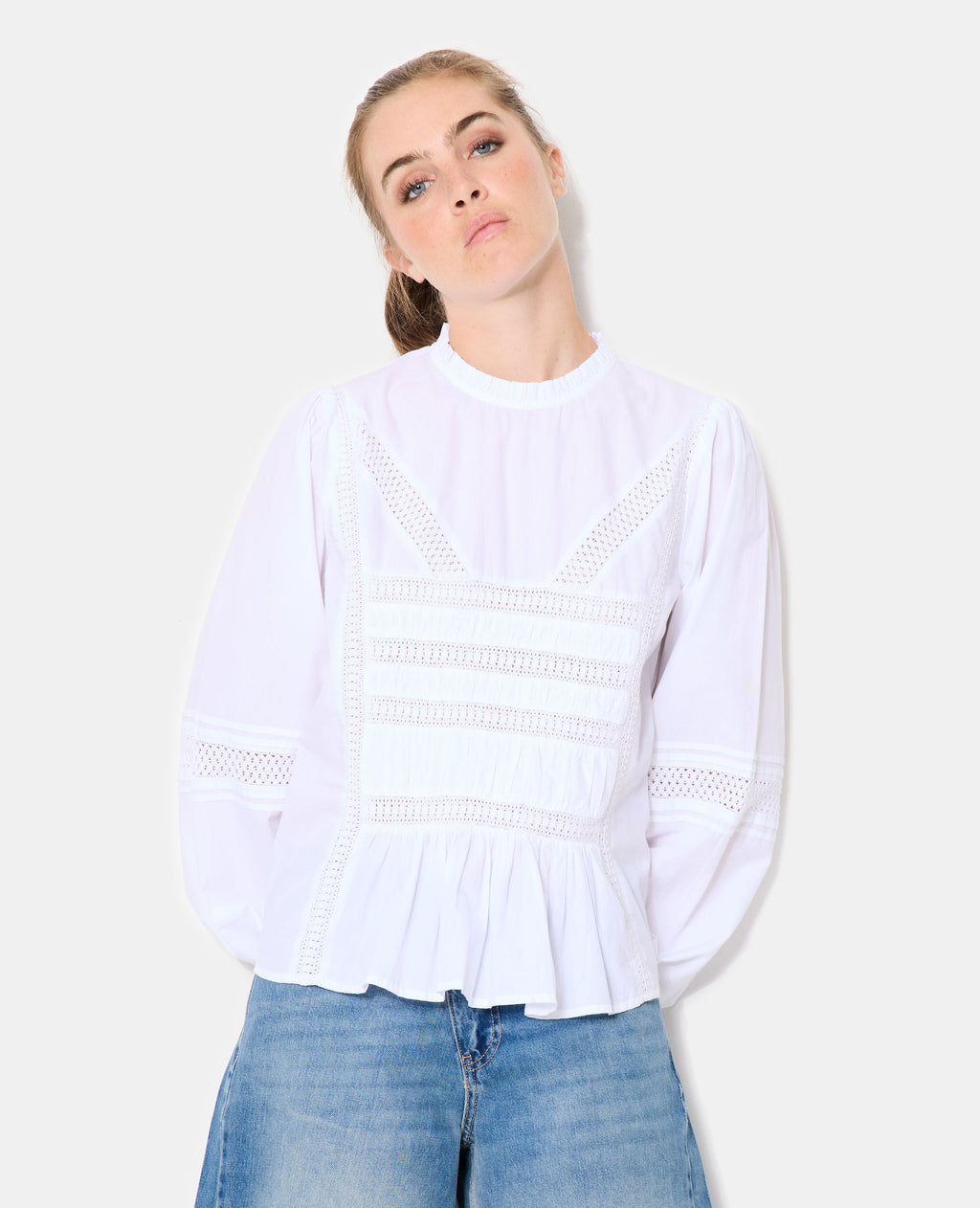 Blouse avec fronces, volants et broderies