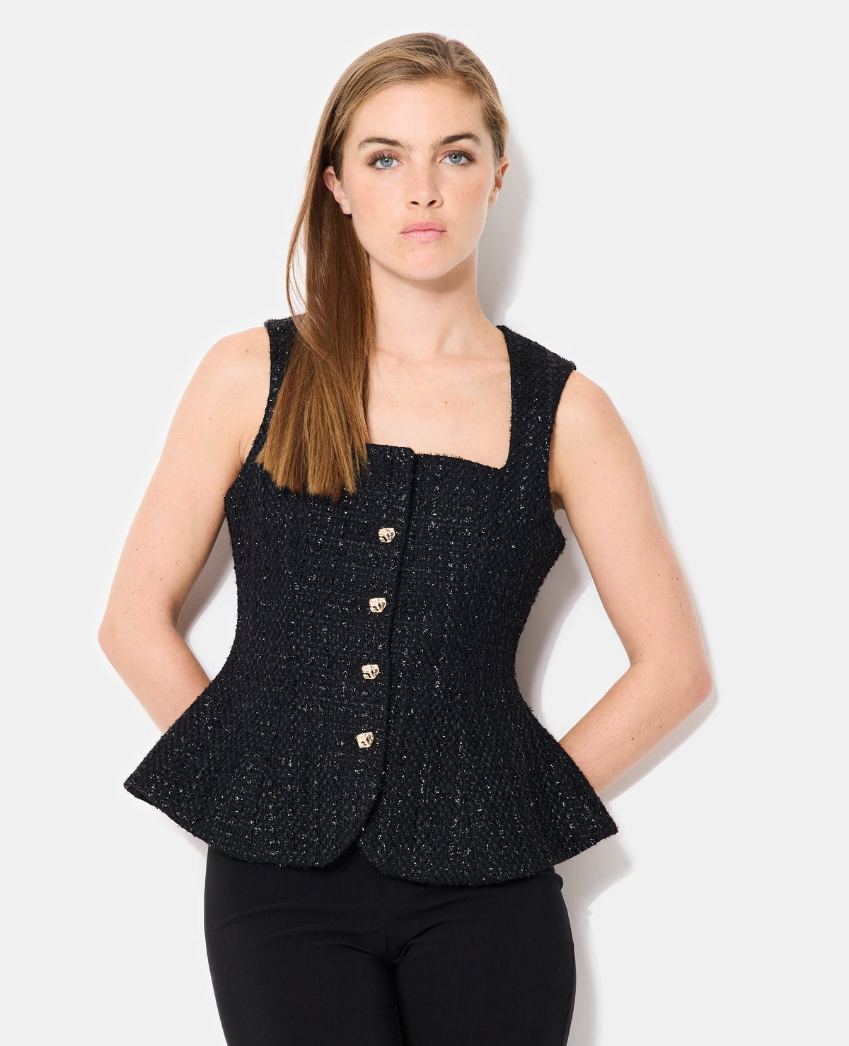 Top en tweed avec fils lurex et bouton fantaisie