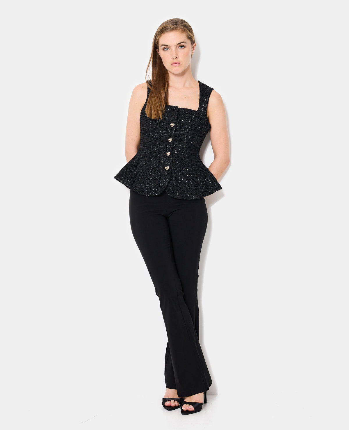 Top en tweed avec fils lurex et bouton fantaisie