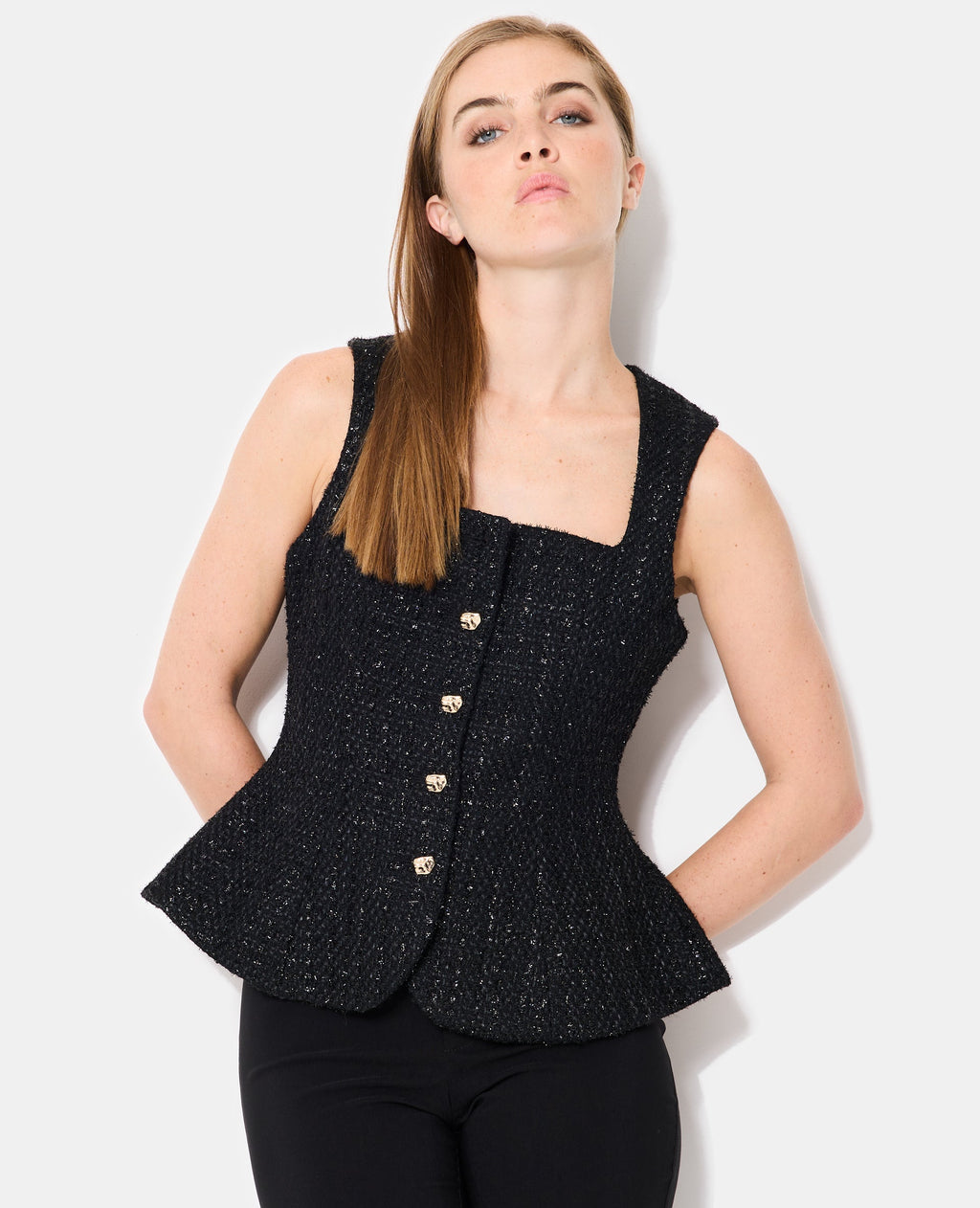 Top en tweed avec fils lurex et bouton fantaisie