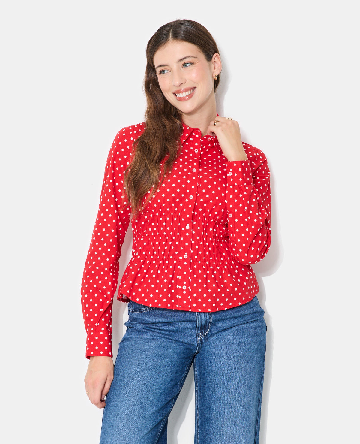 Chemise cintrée à pois avec taille élastiquée