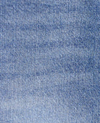 Jupe courte en jean avec bouton décalé