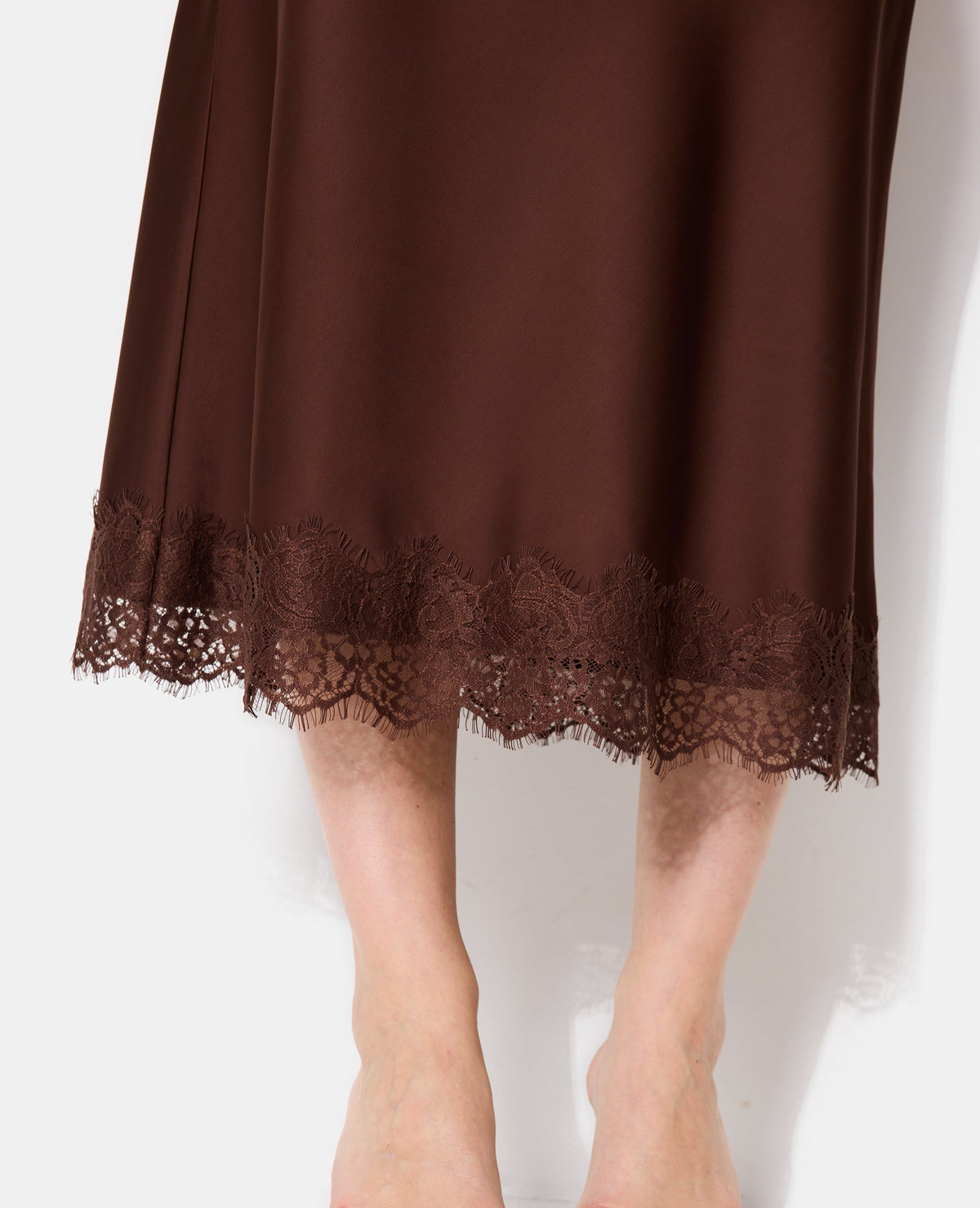 Jupe longue en satin avec galon dentelle