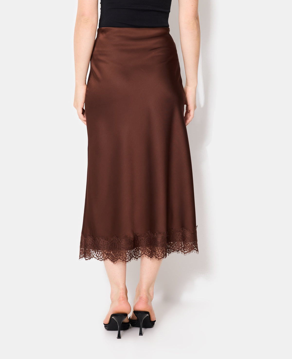Jupe longue en satin avec galon dentelle
