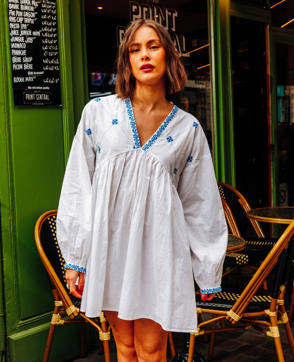 Robe brodée manches longues