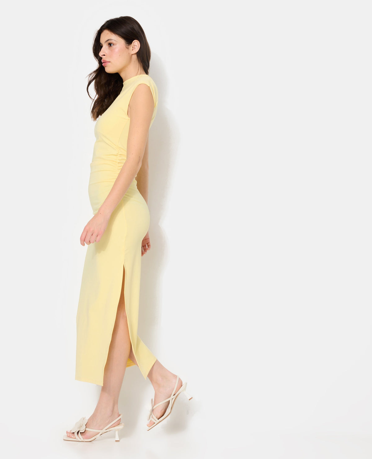 Robe longue sans manches avec fronces