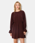 Robe courte avec taille élastiquée en tissu fluide