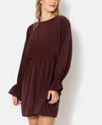 Robe courte avec taille élastiquée en tissu fluide