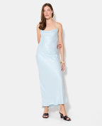 Robe longue en satin encolure bénitier