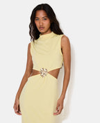 Robe longue avec découpe taille et détail bijou