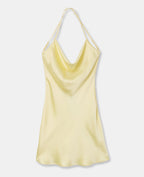 Robe courte en satin encolure bénitier