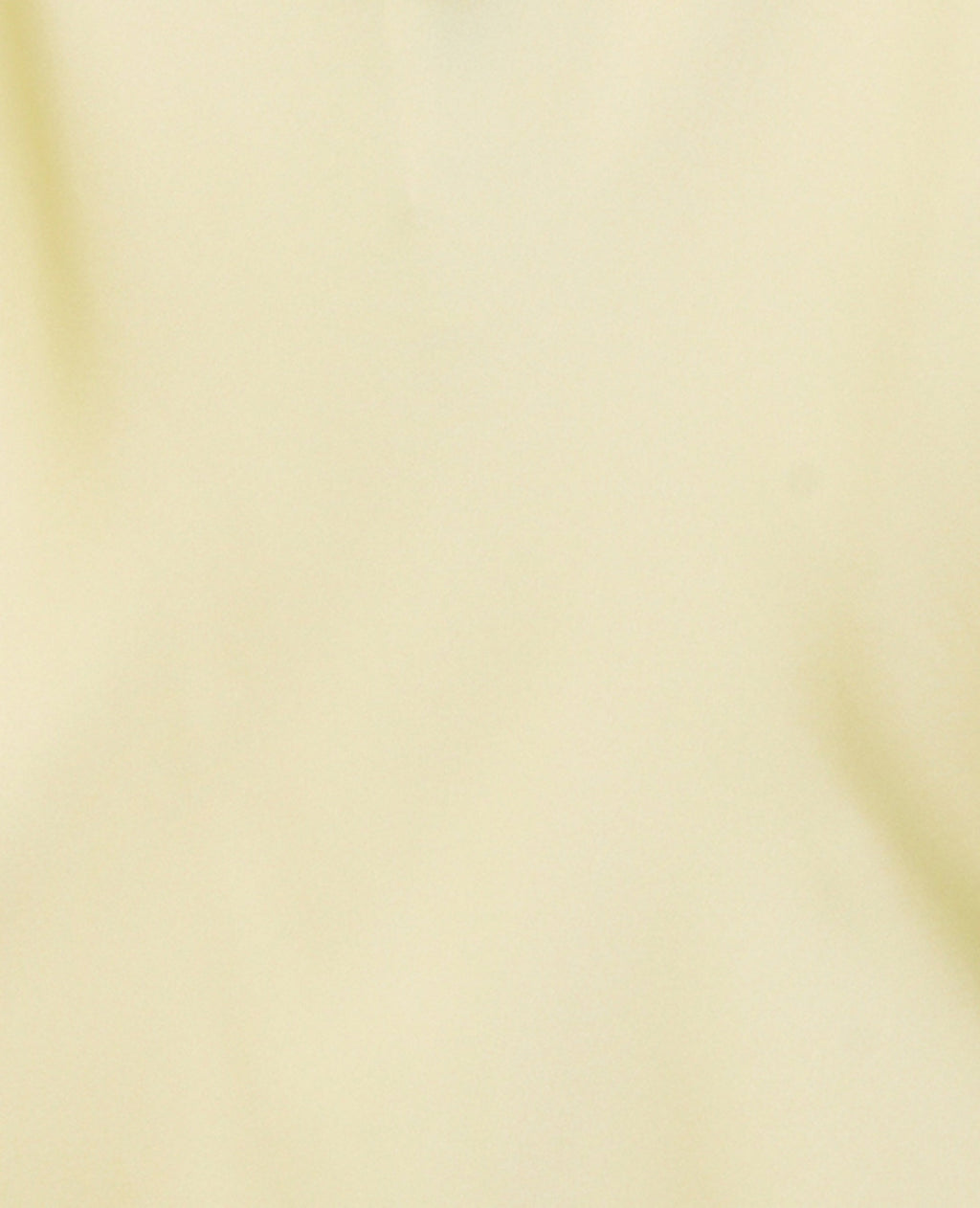 Robe courte en satin encolure bénitier