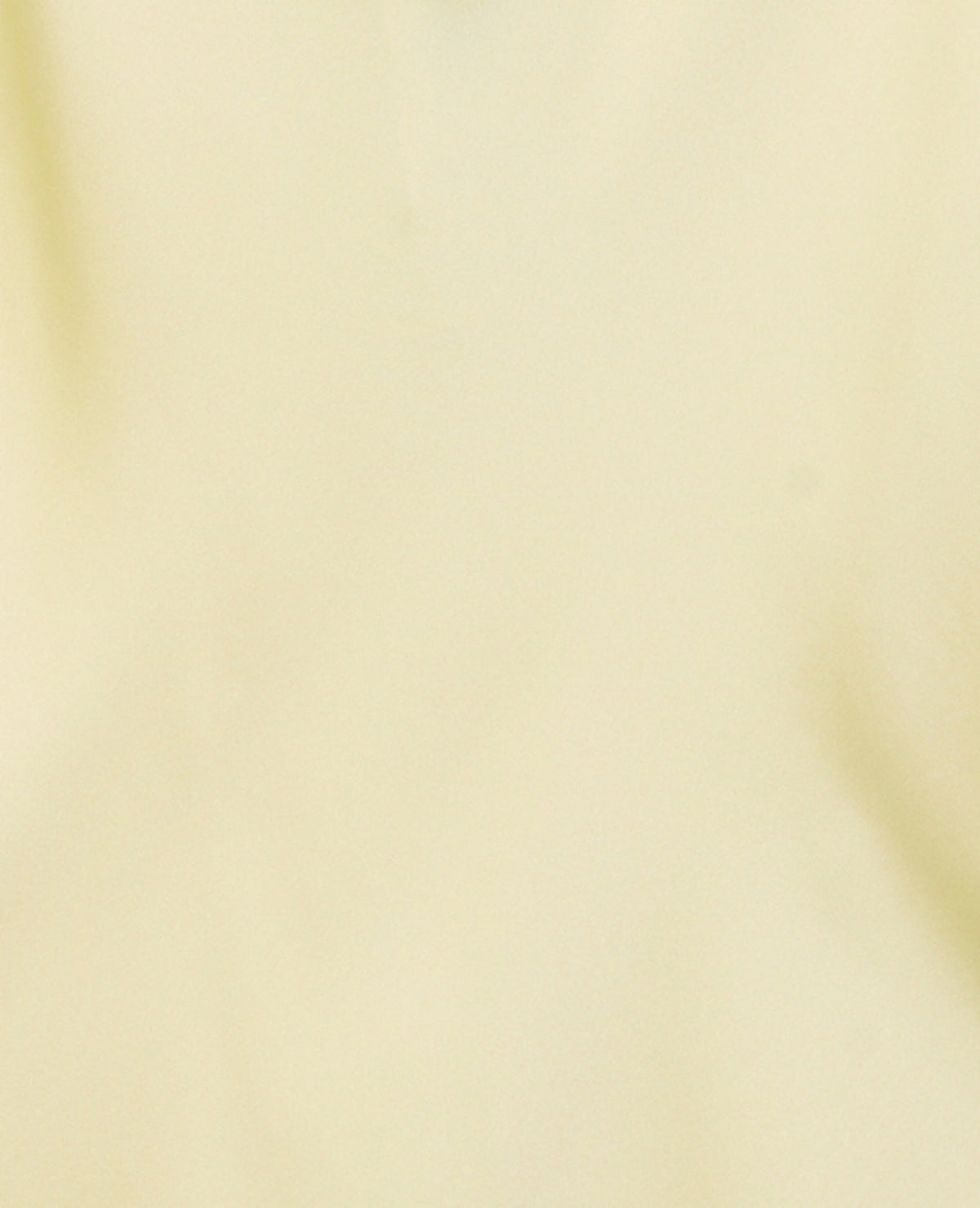 Robe courte en satin encolure bénitier
