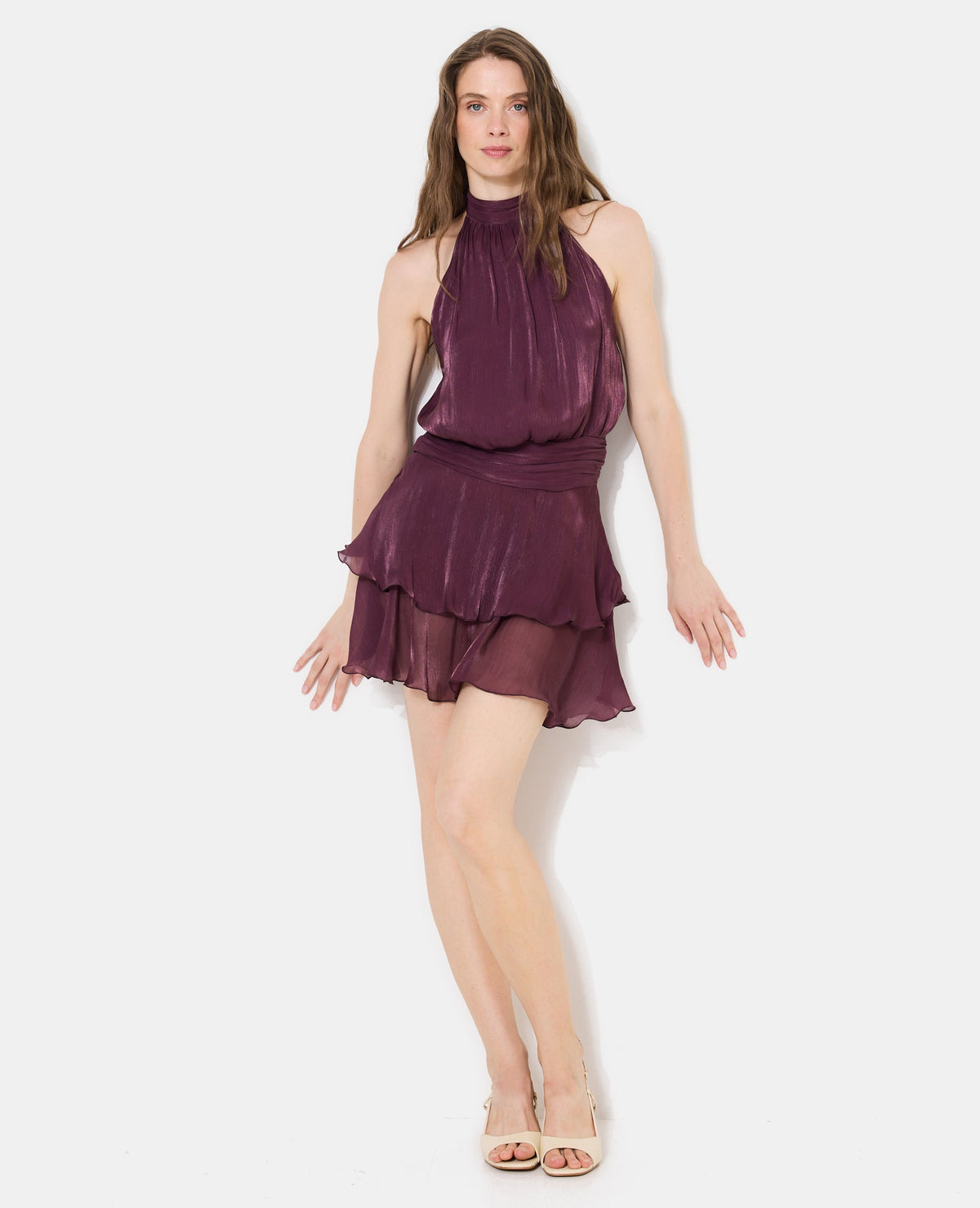 Robe courte dos-nu en satin