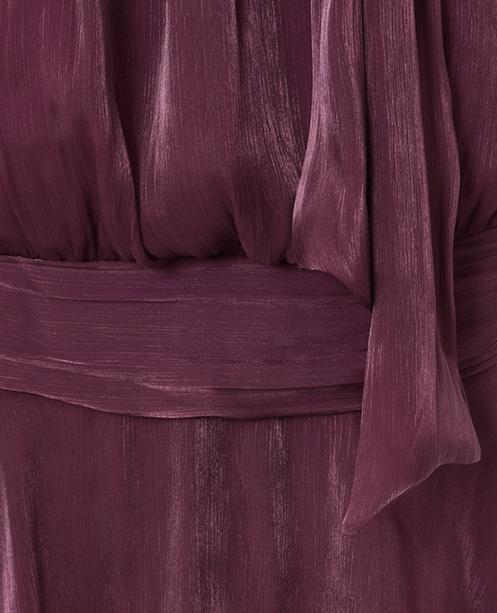 Robe courte dos-nu en satin