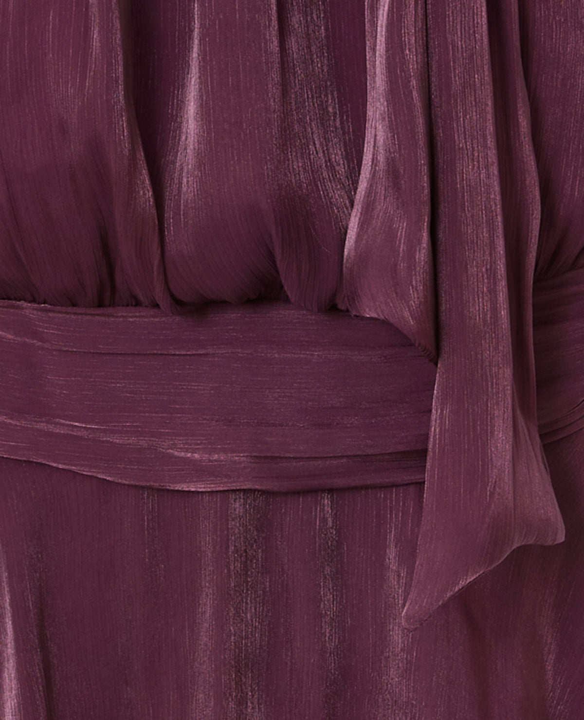 Robe courte dos-nu en satin