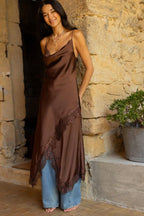 Robe longue satin avec galons dentelle