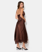 Robe longue satin avec galons dentelle