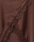 Robe longue satin avec galons dentelle