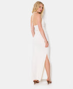 Robe longue dos-nu col bénitier avec perles