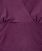 Robe courte en résille croisée devant avec ceinture