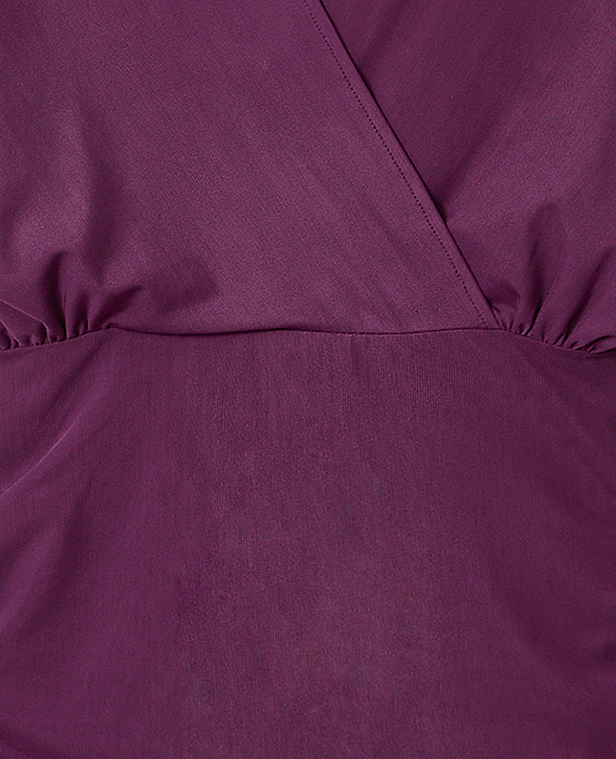 Robe courte en résille croisée devant avec ceinture