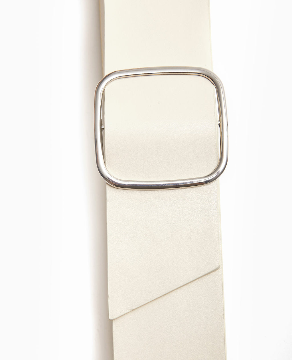 Ceinture large avec boucle carrée