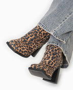 Boots à talons bouts carrés motif léopard