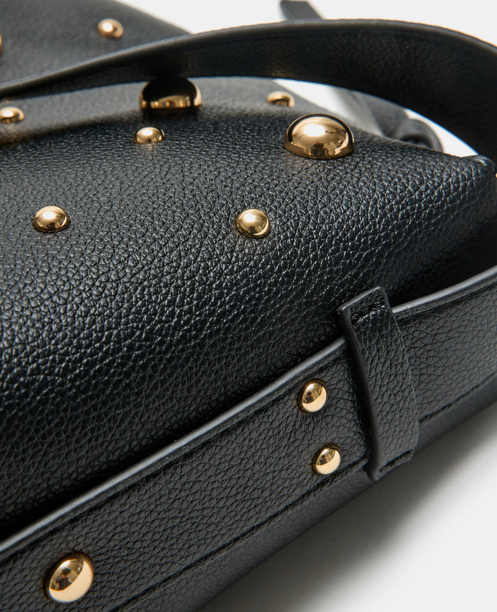 Sac boxy avec clous porté épaule