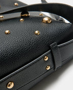 Sac boxy avec clous porté épaule