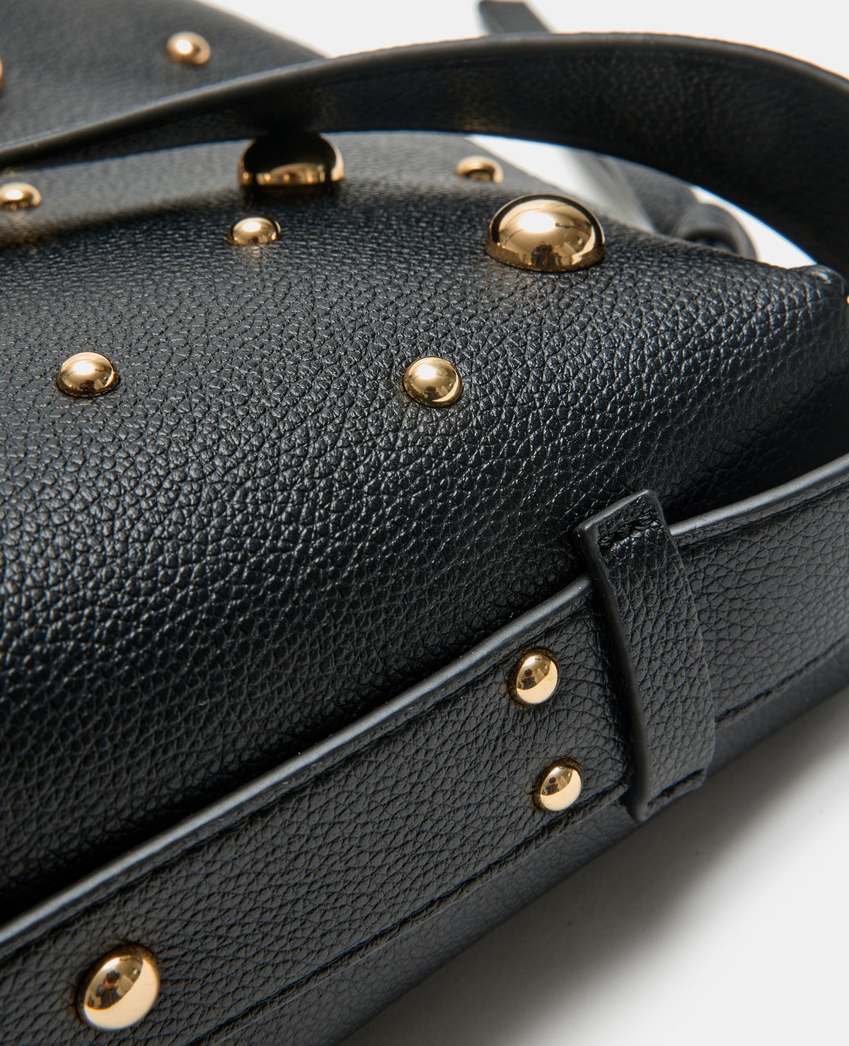 Sac boxy avec clous porté épaule