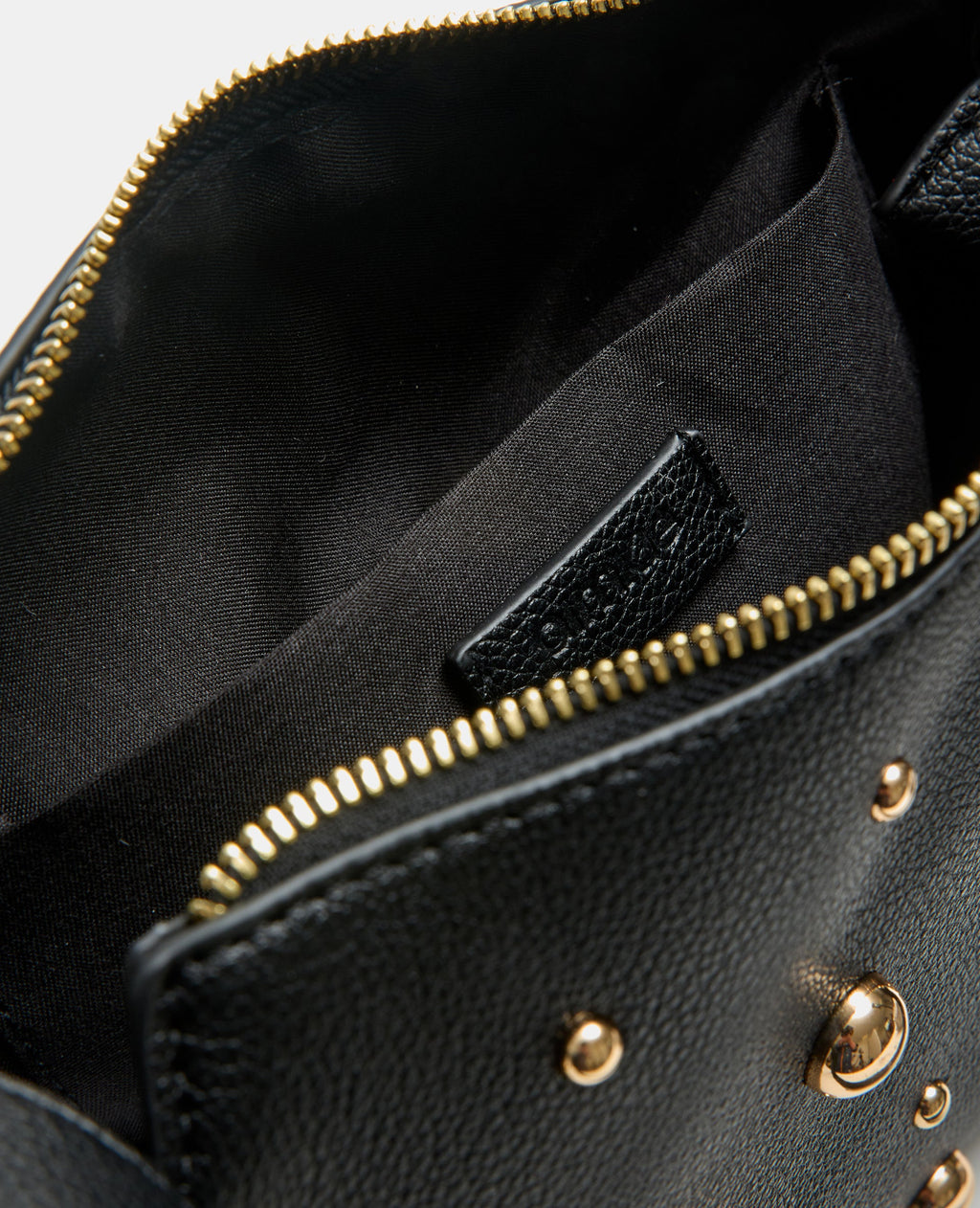 Sac boxy avec clous porté épaule