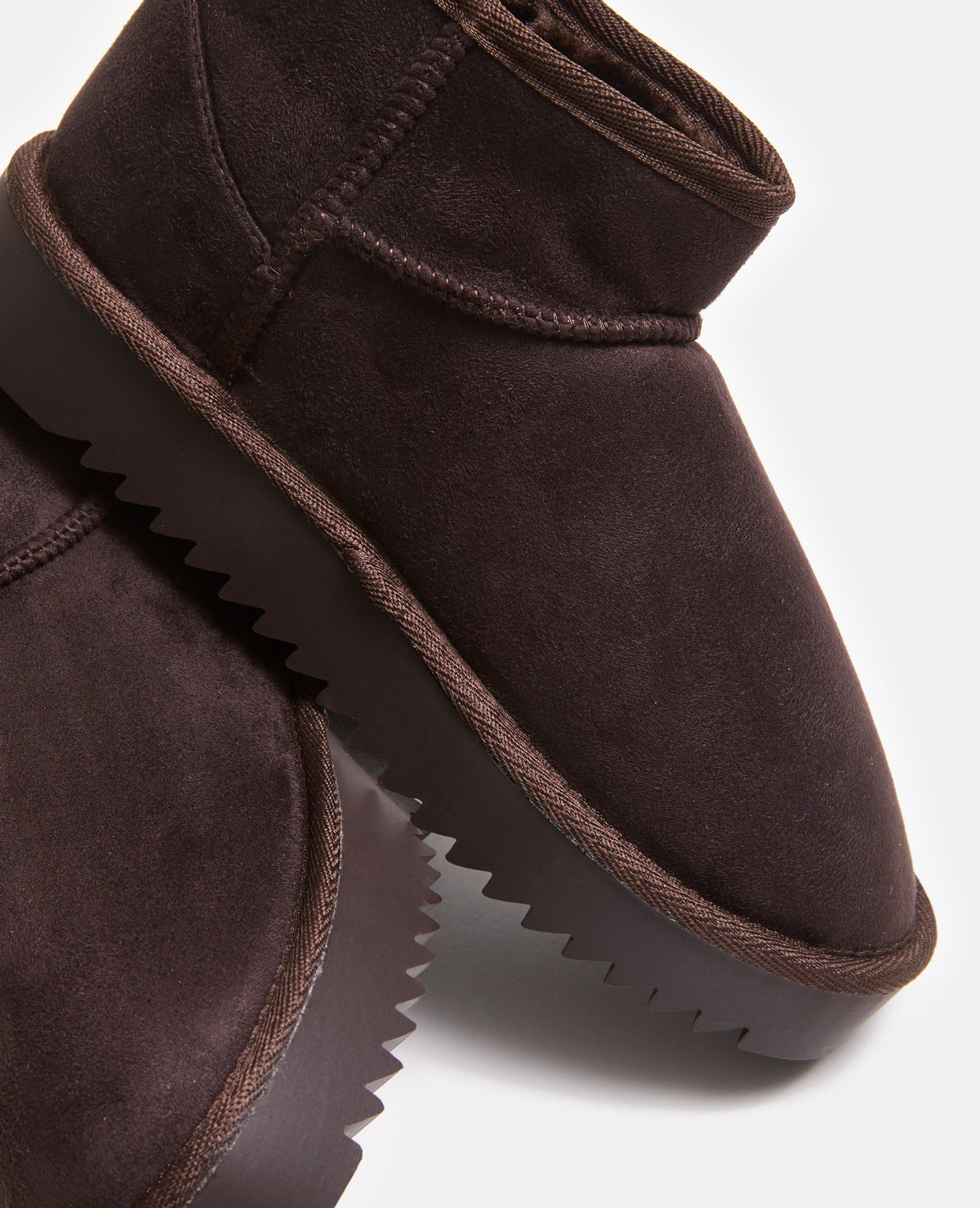 Bottes courtes fourrées en suédine