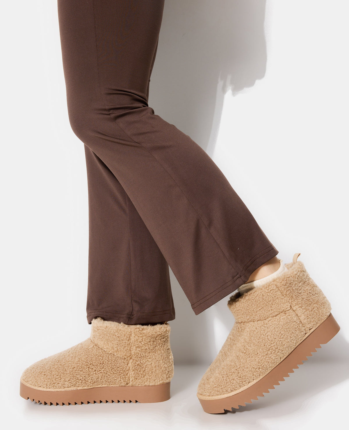Boots courtes en sherpa avec semelles crantées